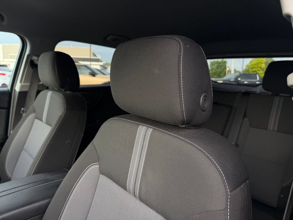 Used 2025 Chevrolet Blazer LT FWD image 12