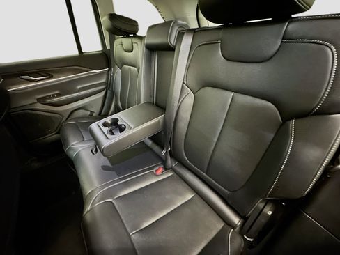 Used 2023 Jeep Grand Cherokee Limited image 29