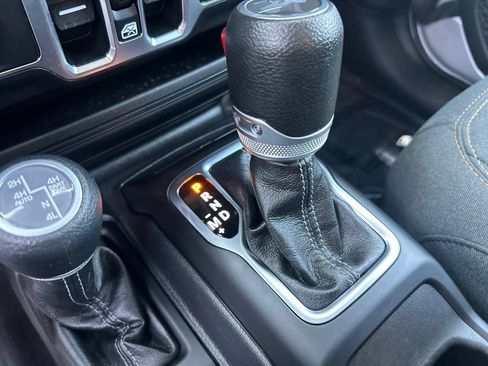 Used 2024 Jeep Wrangler Unlimited w/ Convenience Group AWD/4WD image 23
