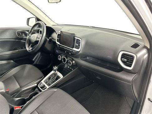 Used 2023 Hyundai Venue Limited image 30
