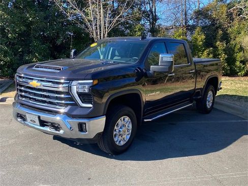 Used 2024 Chevrolet Silverado 2500 LTZ image 3