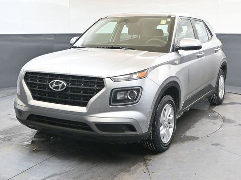 Certified 2023 Hyundai Venue SE image 1