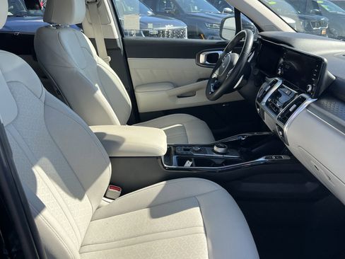 Certified 2024 Kia Sorento SX Prestige image 13