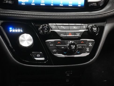 New 2026 Chrysler Pacifica Select FWD image 26