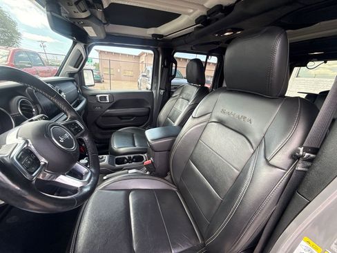 Used 2018 Jeep Wrangler Unlimited Sahara w/ Dual Top Group AWD/4WD image 12