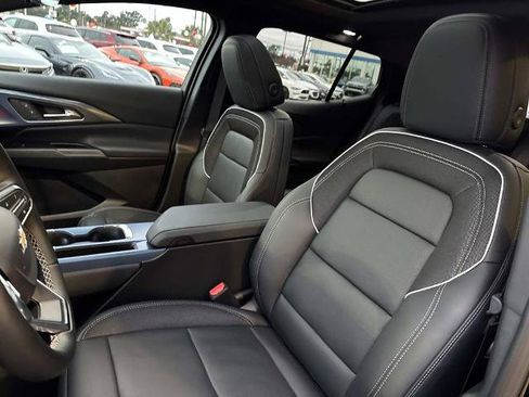 Used 2025 Chevrolet Equinox EV LT w/ Convenience Package II FWD image 17