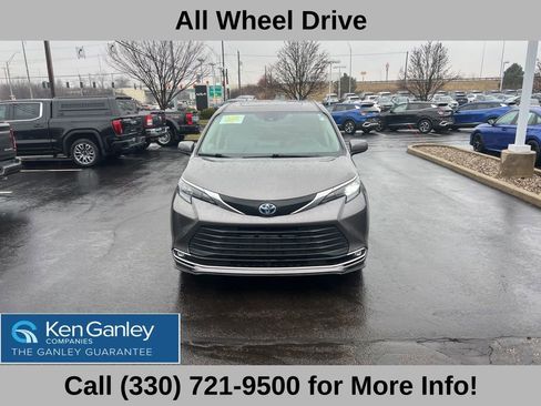 Used 2024 Toyota Sienna XLE image 4