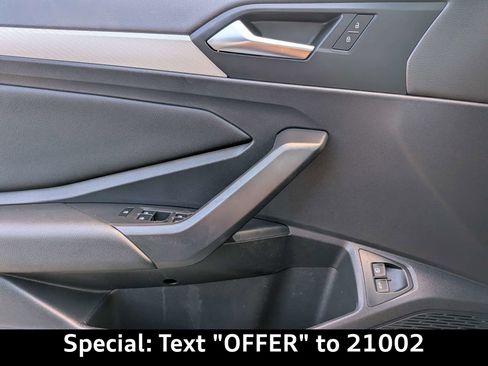 Used 2021 Volkswagen Jetta SE FWD image 29