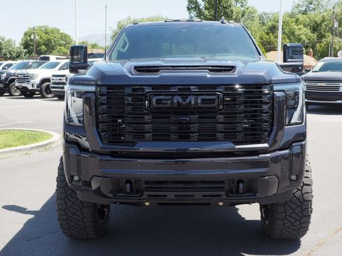 Used 2026 GMC Sierra 3500 Denali w/ Technology Package AWD/4WD image 2