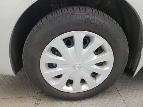 Used 2016 Nissan Versa S FWD image 31
