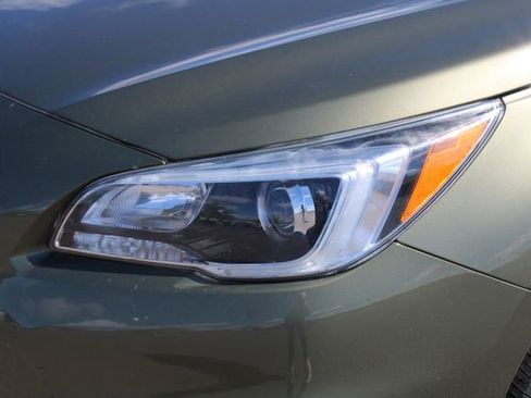 Used 2017 Subaru Outback 2.5i Premium image 10