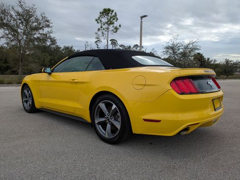 Used 2016 Ford Mustang V6 w/ Equipment Group 051A image 7