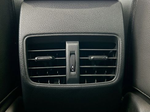 Used 2024 Toyota Corolla Cross XSE w/ Convenience Package image 27