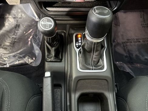 Used 2021 Jeep Wrangler Unlimited Sahara AWD/4WD image 18