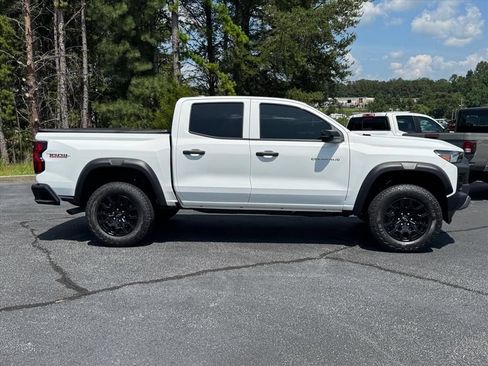 Used 2026 Chevrolet Colorado Trail Boss AWD/4WD image 2