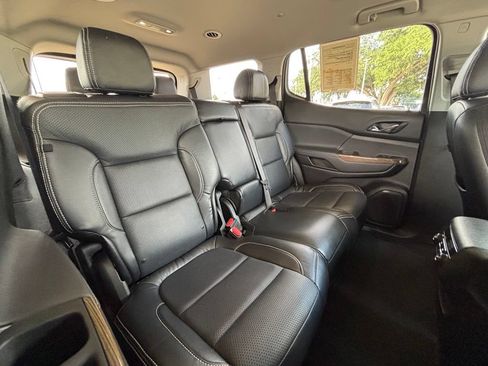 Used 2023 GMC Acadia SLE FWD image 32
