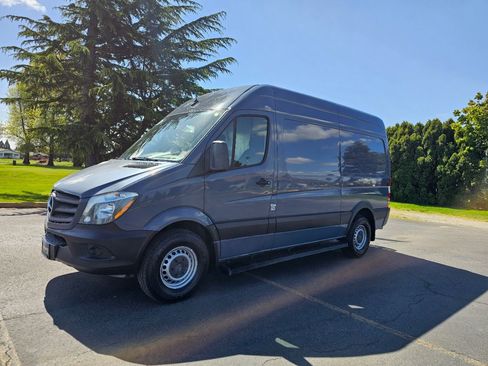 Used 2018 Mercedes-Benz Sprinter 2500 image 2