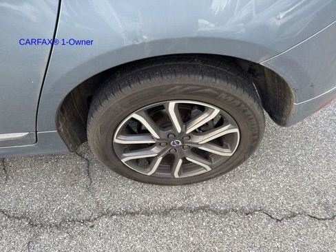 Used 2017 Volvo XC60 T6 Dynamic w/ Advanced Package image 13