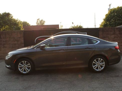 Used 2016 Chrysler 200 Limited image 2