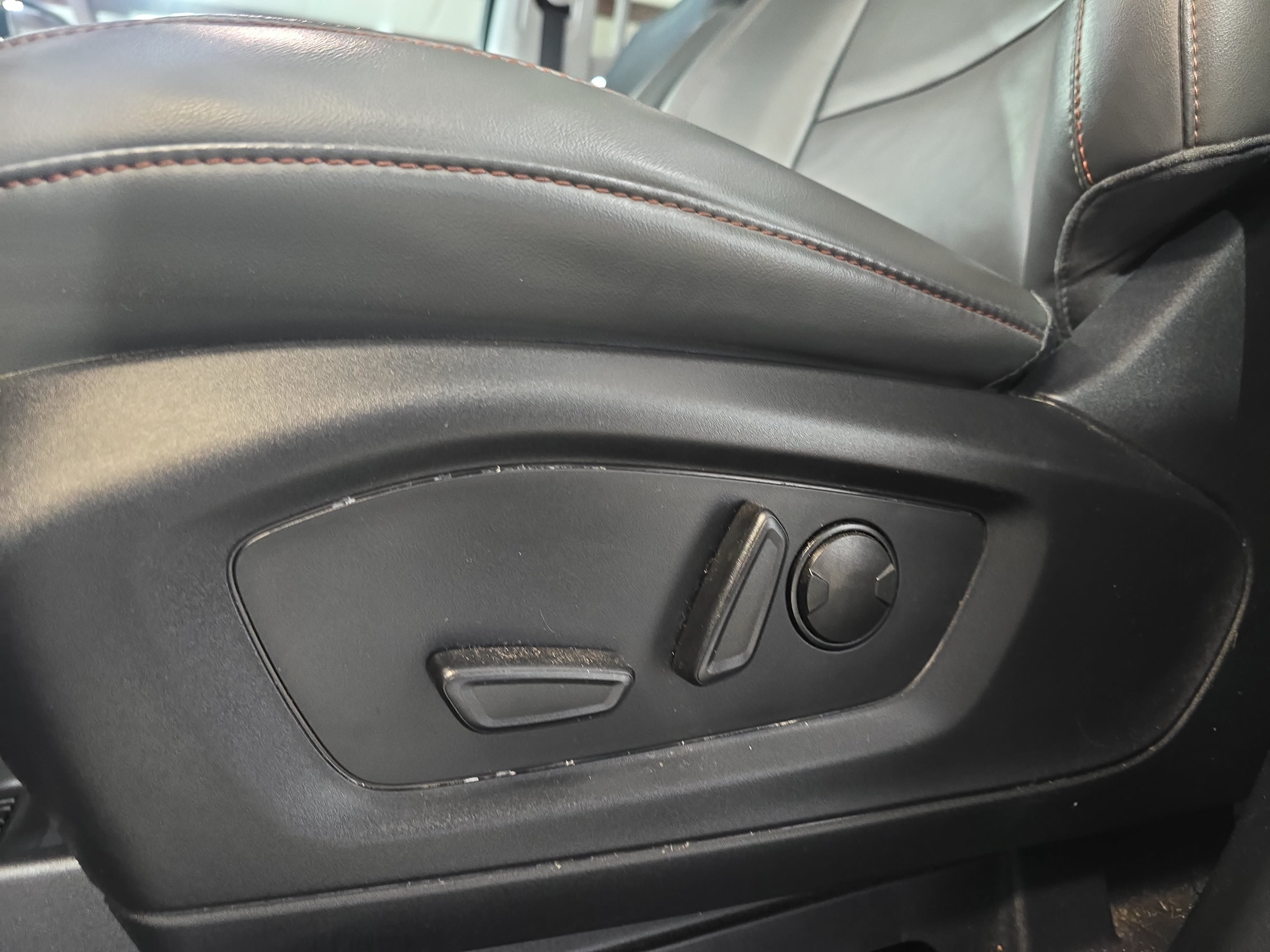 Used 2025 Ford Explorer Active w/ Active Comfort Package RWD image 26