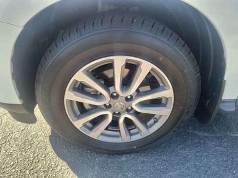 Used 2014 Nissan Pathfinder SL w/ SL Tech Package image 9