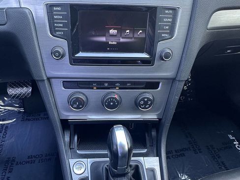 Used 2015 Volkswagen Golf TDI S image 18