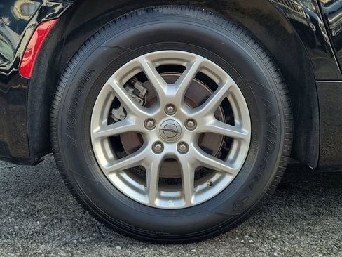 Used 2024 Chrysler Pacifica Touring-L image 5