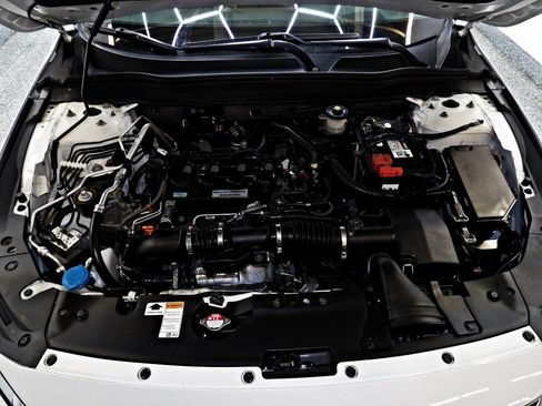 Used 2018 Honda Accord Touring image 24