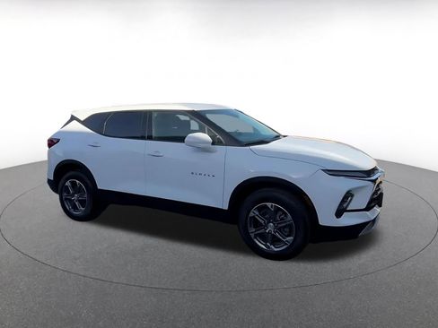 Used 2025 Chevrolet Blazer LT FWD image 2