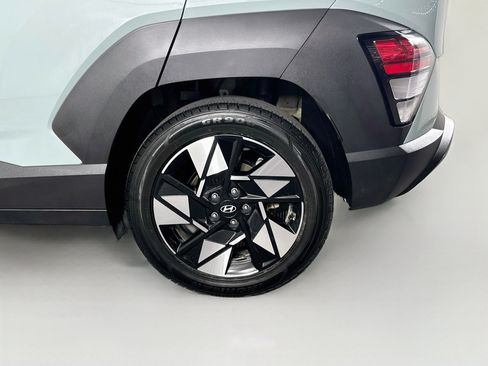Used 2025 Hyundai Kona SEL FWD image 11