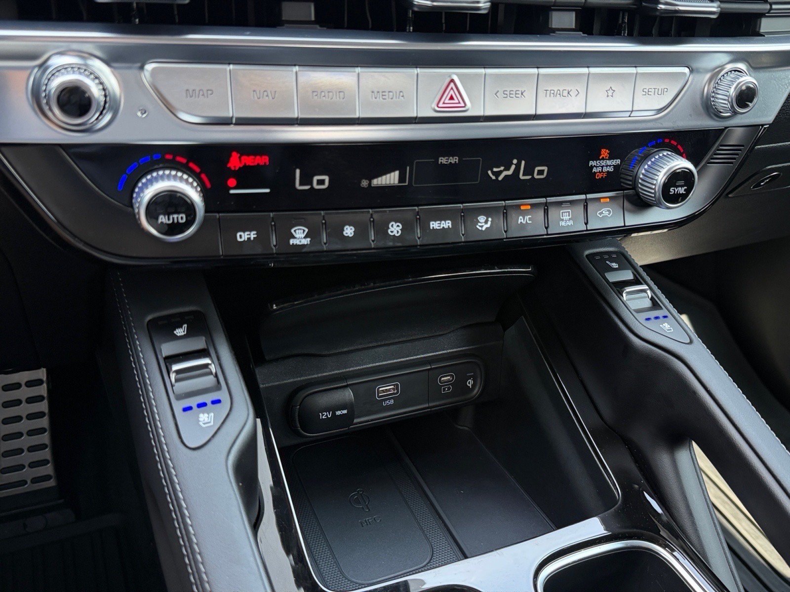 Used 2024 Kia Telluride SX w/ Towing Package FWD image 26