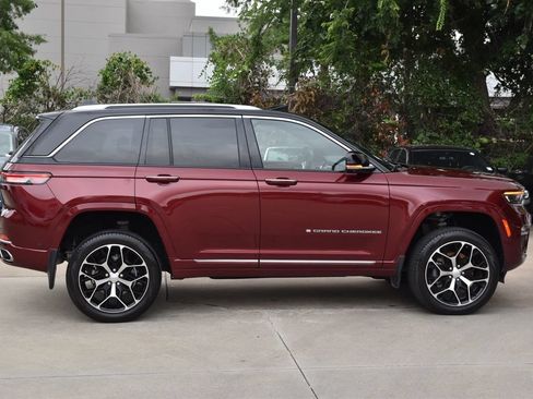 Used 2022 Jeep Grand Cherokee Summit AWD/4WD image 6