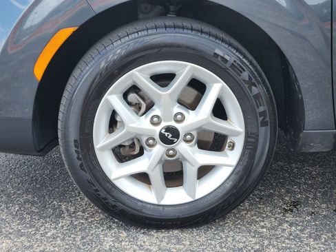 Used 2025 Kia Soul LX w/ LX Technology Package FWD image 9