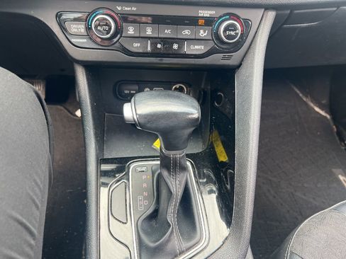 Used 2017 Kia Niro FWD image 34