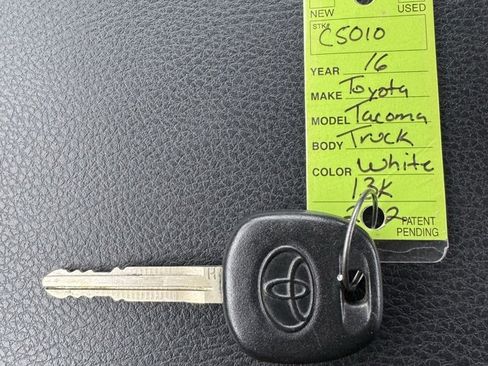 Used 2016 Toyota Tacoma SR image 33