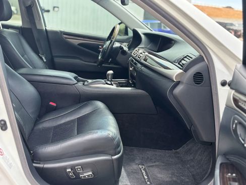 Used 2013 Lexus LS 460 w/ Comfort Pkg RWD image 11