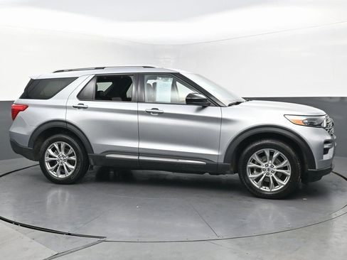 Used 2023 Ford Explorer Limited AWD/4WD image 8
