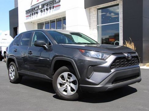 Used 2022 Toyota RAV4 LE w/ Carpet Mat Package (TMS) AWD/4WD image 43