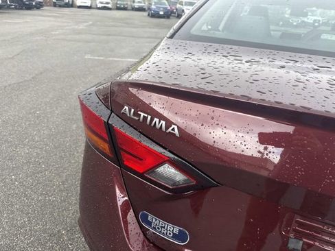Used 2024 Nissan Altima 2.5 SV FWD image 5