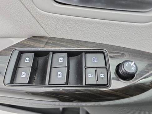 Used 2015 Toyota Sienna XLE image 28