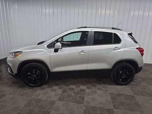 Used 2022 Chevrolet Trax LT w/ Driver Confidence Package image 5