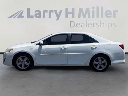 Used 2014 Toyota Camry LE FWD image 2