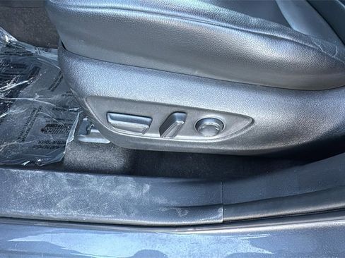 Used 2023 Toyota Highlander XLE image 18