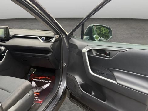 Used 2019 Toyota RAV4 LE w/ All Weather Liner Package AWD/4WD image 19
