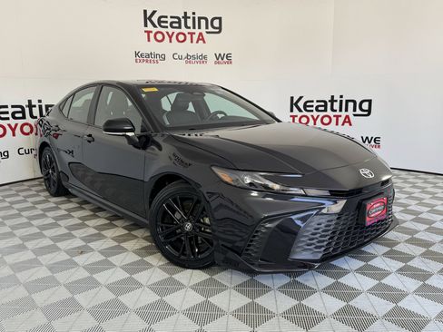 Certified 2025 Toyota Camry SE FWD image 3