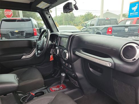 Used 2016 Jeep Wrangler Rubicon w/ Power Convenience Group image 29