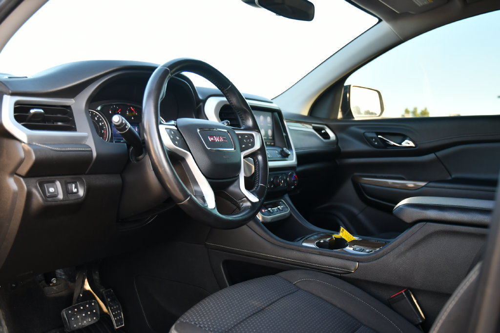 Used 2020 GMC Acadia SLE w/ Driver Convenience Package FWD image 16