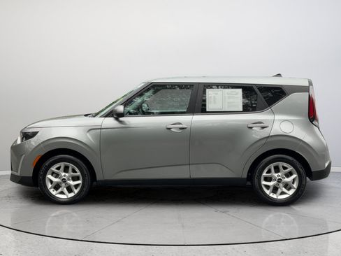 Used 2024 Kia Soul LX w/ Option Group 015 FWD image 10