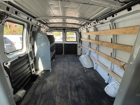 Used 2018 GMC Savana 2500 w/ Driver Convenience Package RWD image 14