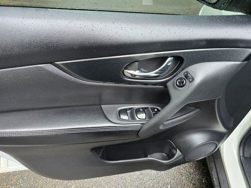 Used 2016 Nissan Rogue SL w/ SL Premium Package image 19